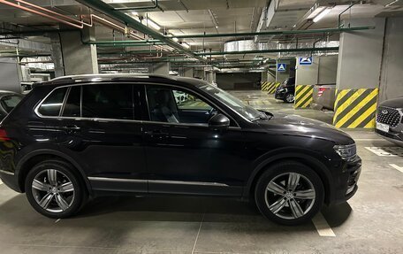 Volkswagen Tiguan II, 2018 год, 2 950 000 рублей, 4 фотография