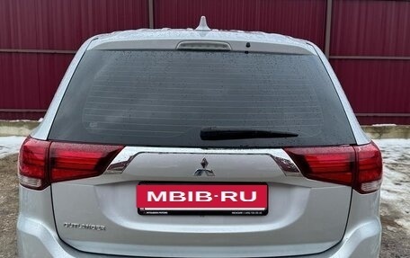 Mitsubishi Outlander III рестайлинг 3, 2021 год, 2 050 000 рублей, 2 фотография