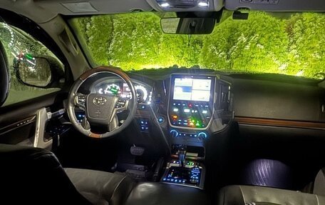 Toyota Land Cruiser 200, 2017 год, 5 900 000 рублей, 3 фотография