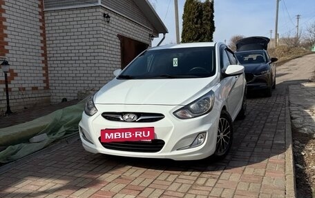 Hyundai Solaris II рестайлинг, 2013 год, 1 095 000 рублей, 13 фотография