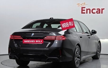 BMW 5 серия, 2024 год, 7 100 000 рублей, 2 фотография