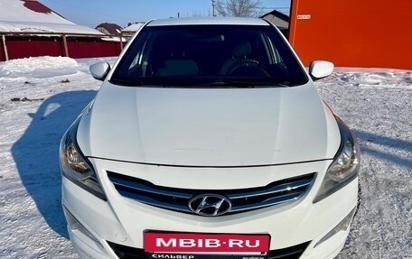 Hyundai Solaris II рестайлинг, 2015 год, 830 000 рублей, 2 фотография