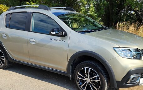 Renault Sandero II рестайлинг, 2022 год, 1 700 000 рублей, 2 фотография