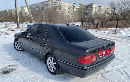 Mercedes-Benz E-Класс, 1997 год, 480 000 рублей, 4 фотография