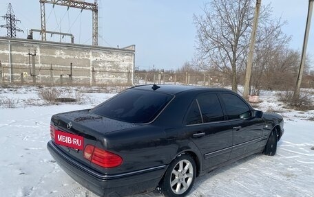 Mercedes-Benz E-Класс, 1997 год, 480 000 рублей, 2 фотография