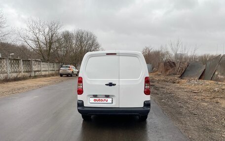 Peugeot Partner II рестайлинг 2, 2011 год, 650 000 рублей, 3 фотография