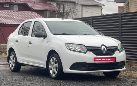 Renault Logan II, 2018 год, 850 000 рублей, 2 фотография