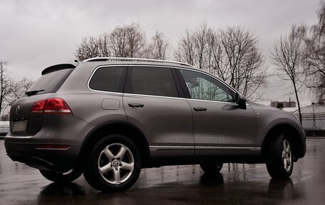 Volkswagen Touareg III, 2011 год, 2 650 000 рублей, 2 фотография