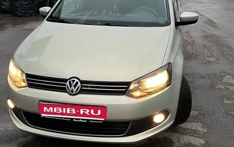 Volkswagen Polo VI (EU Market), 2011 год, 850 000 рублей, 2 фотография