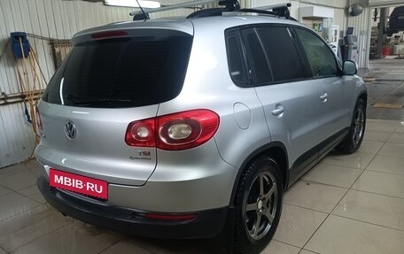 Volkswagen Tiguan I, 2010 год, 1 000 000 рублей, 2 фотография