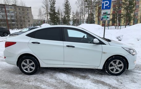 Hyundai Solaris II рестайлинг, 2011 год, 550 000 рублей, 4 фотография