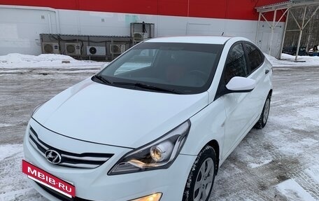 Hyundai Solaris II рестайлинг, 2011 год, 550 000 рублей, 2 фотография