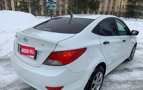 Hyundai Solaris II рестайлинг, 2011 год, 550 000 рублей, 5 фотография