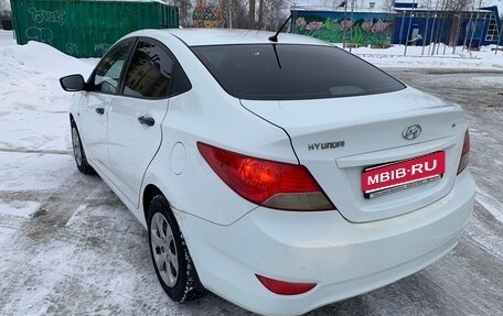 Hyundai Solaris II рестайлинг, 2011 год, 550 000 рублей, 6 фотография