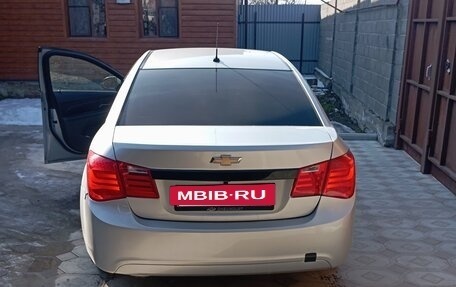 Chevrolet Cruze II, 2010 год, 700 000 рублей, 3 фотография