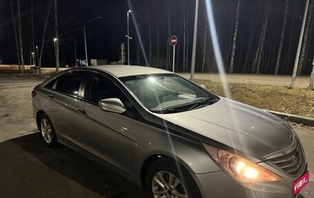 Hyundai Sonata VI, 2011 год, 890 000 рублей, 1 фотография