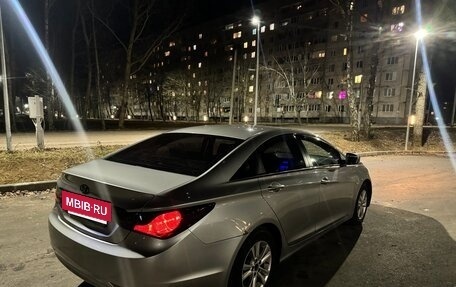 Hyundai Sonata VI, 2011 год, 890 000 рублей, 2 фотография