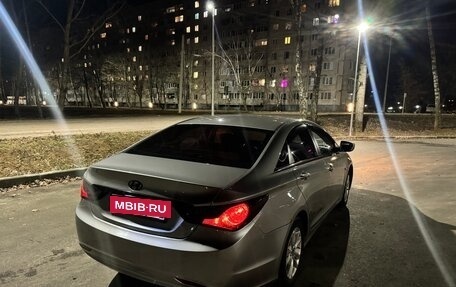 Hyundai Sonata VI, 2011 год, 890 000 рублей, 3 фотография