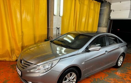 Hyundai Sonata VI, 2011 год, 890 000 рублей, 12 фотография