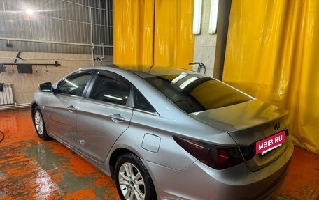 Hyundai Sonata VI, 2011 год, 890 000 рублей, 11 фотография