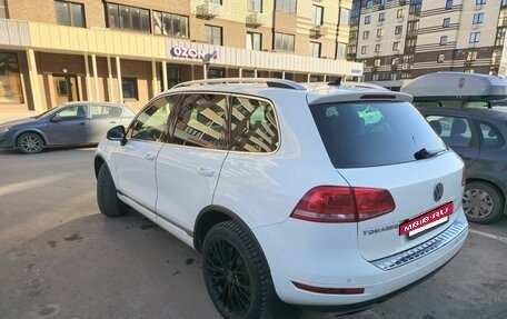 Volkswagen Touareg III, 2011 год, 2 550 000 рублей, 2 фотография