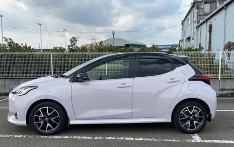 Toyota Yaris, 2021 год, 1 200 000 рублей, 3 фотография