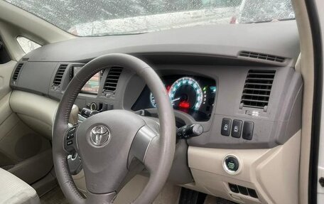 Toyota ISis I, 2011 год, 995 000 рублей, 16 фотография