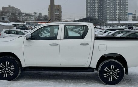 Toyota Hilux VIII, 2022 год, 5 250 000 рублей, 2 фотография