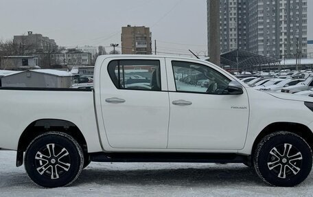 Toyota Hilux VIII, 2022 год, 5 250 000 рублей, 6 фотография