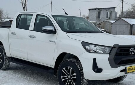 Toyota Hilux VIII, 2022 год, 5 250 000 рублей, 7 фотография