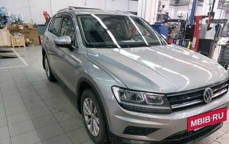 Volkswagen Tiguan II, 2017 год, 2 247 000 рублей, 2 фотография