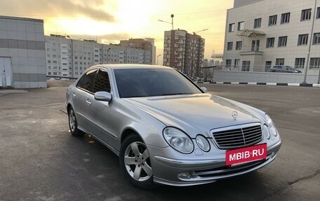 Mercedes-Benz E-Класс, 2004 год, 1 900 000 рублей, 4 фотография