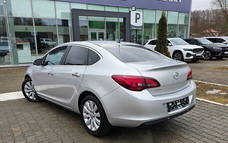 Opel Astra J, 2013 год, 800 000 рублей, 2 фотография