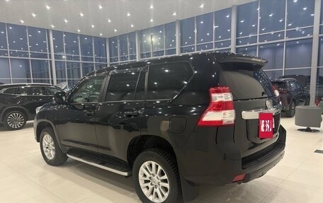 Toyota Land Cruiser Prado 150 рестайлинг 2, 2014 год, 4 000 000 рублей, 6 фотография