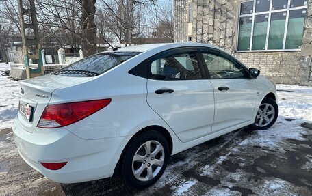 Hyundai Solaris II рестайлинг, 2012 год, 870 000 рублей, 4 фотография