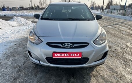 Hyundai Solaris II рестайлинг, 2011 год, 600 000 рублей, 1 фотография