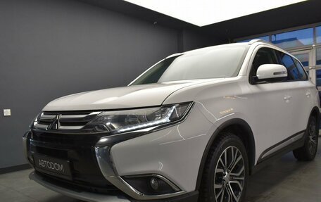 Mitsubishi Outlander III рестайлинг 3, 2017 год, 2 099 000 рублей, 2 фотография