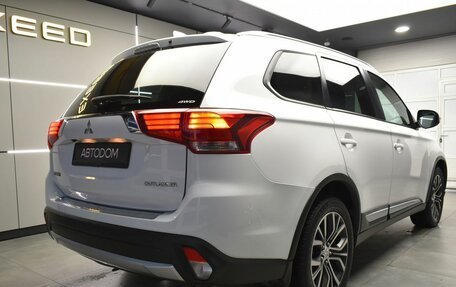 Mitsubishi Outlander III рестайлинг 3, 2017 год, 2 099 000 рублей, 8 фотография