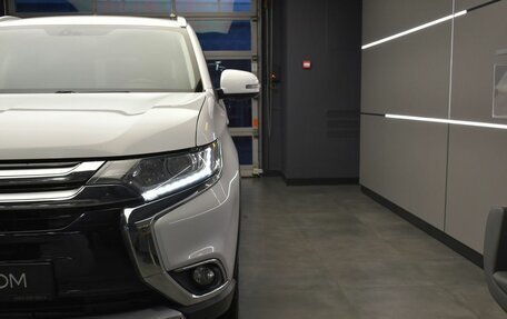 Mitsubishi Outlander III рестайлинг 3, 2017 год, 2 099 000 рублей, 4 фотография