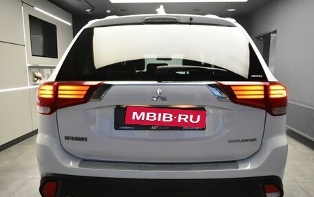 Mitsubishi Outlander III рестайлинг 3, 2017 год, 2 099 000 рублей, 7 фотография