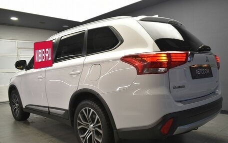 Mitsubishi Outlander III рестайлинг 3, 2017 год, 2 099 000 рублей, 6 фотография