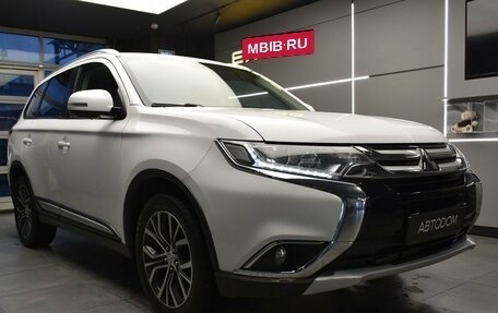 Mitsubishi Outlander III рестайлинг 3, 2017 год, 2 099 000 рублей, 3 фотография