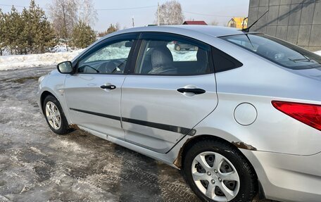 Hyundai Solaris II рестайлинг, 2011 год, 600 000 рублей, 2 фотография