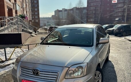 Toyota Avensis III рестайлинг, 2005 год, 755 000 рублей, 2 фотография