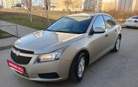 Chevrolet Cruze II, 2011 год, 850 000 рублей, 2 фотография