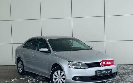 Volkswagen Jetta VI, 2013 год, 900 000 рублей, 3 фотография