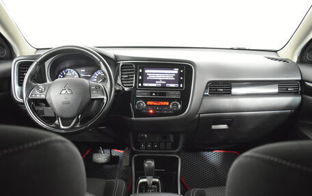 Mitsubishi Outlander III рестайлинг 3, 2019 год, 1 799 000 рублей, 7 фотография