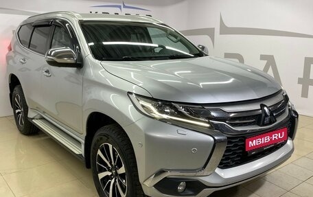 Mitsubishi Pajero Sport III рестайлинг, 2017 год, 3 399 000 рублей, 3 фотография