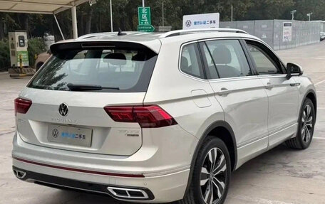 Volkswagen Tiguan II, 2022 год, 3 650 000 рублей, 5 фотография