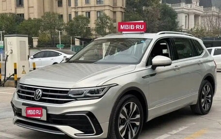 Volkswagen Tiguan II, 2022 год, 3 650 000 рублей, 3 фотография